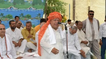 दोषपूर्ण कृषि नीति व गलत आयात-निर्यात नीतियों के कारण आत्म हत्या करते किसान